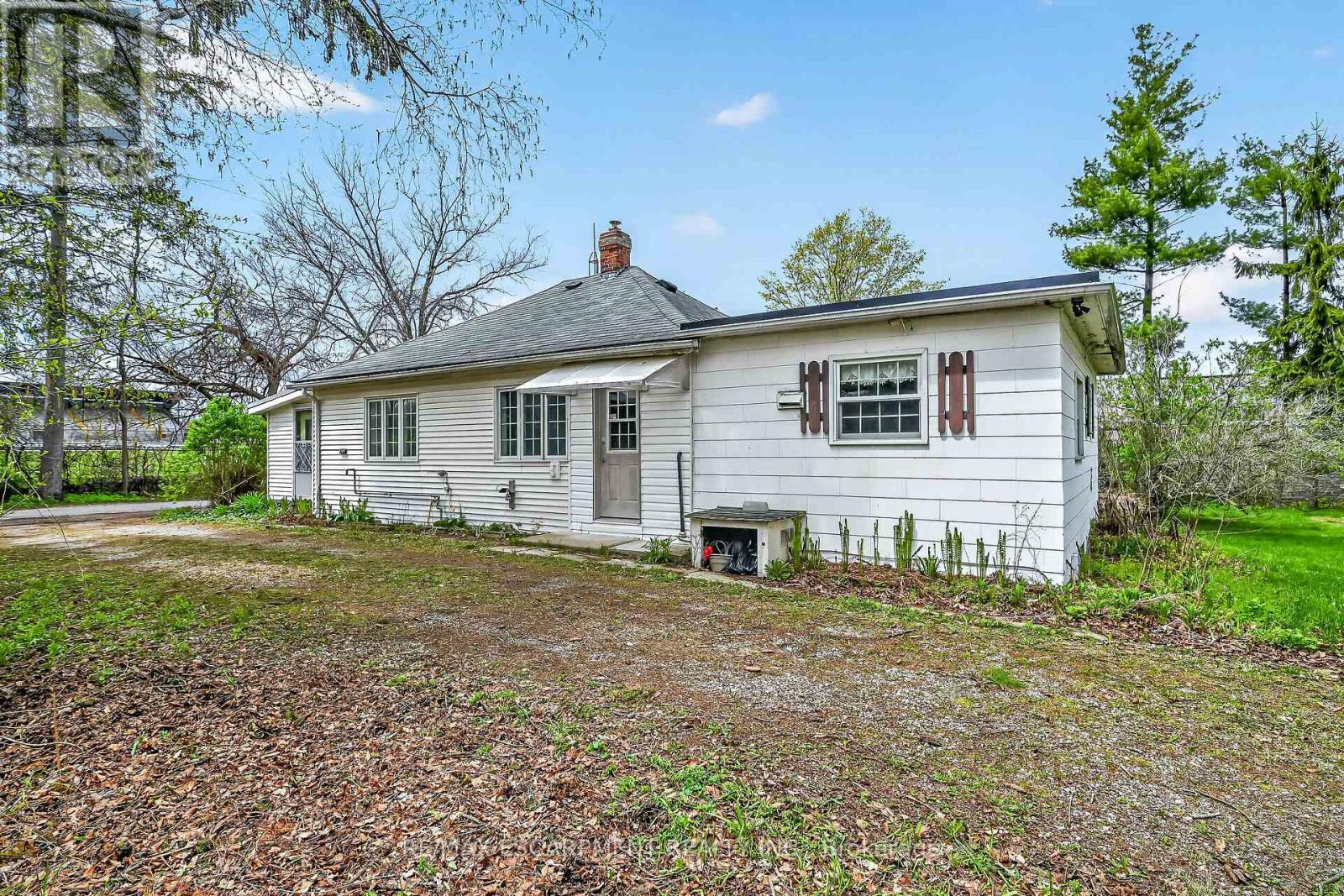 313 JOHN STREET - 33