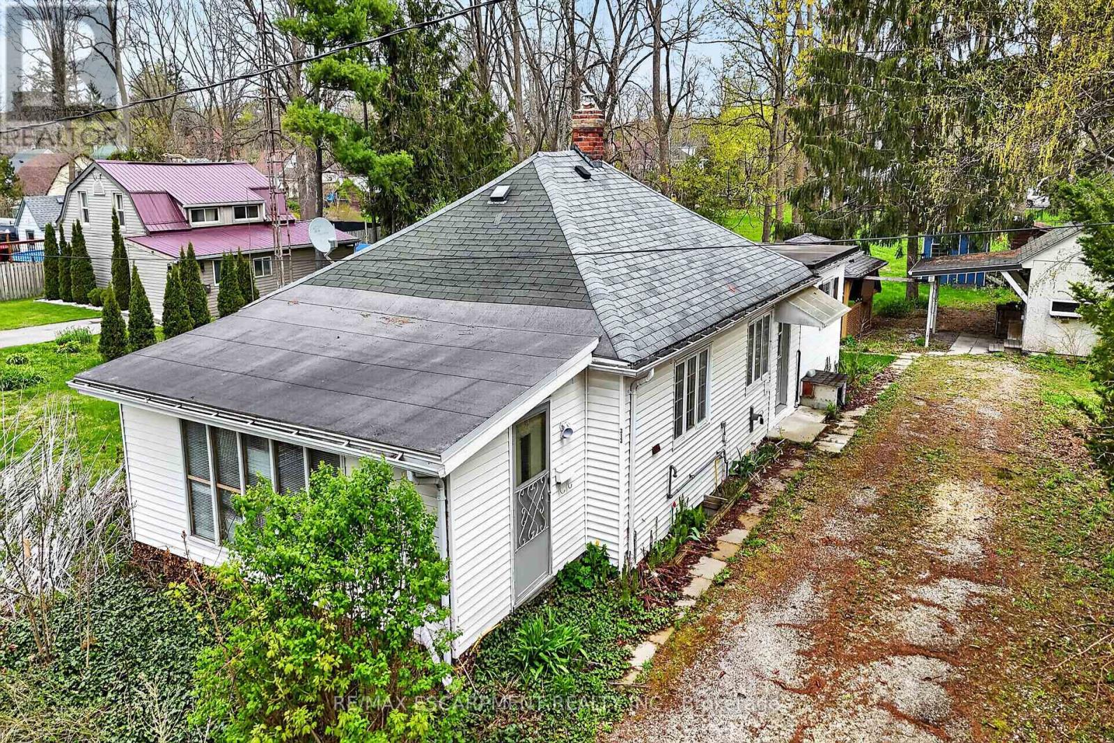 313 JOHN STREET - 35