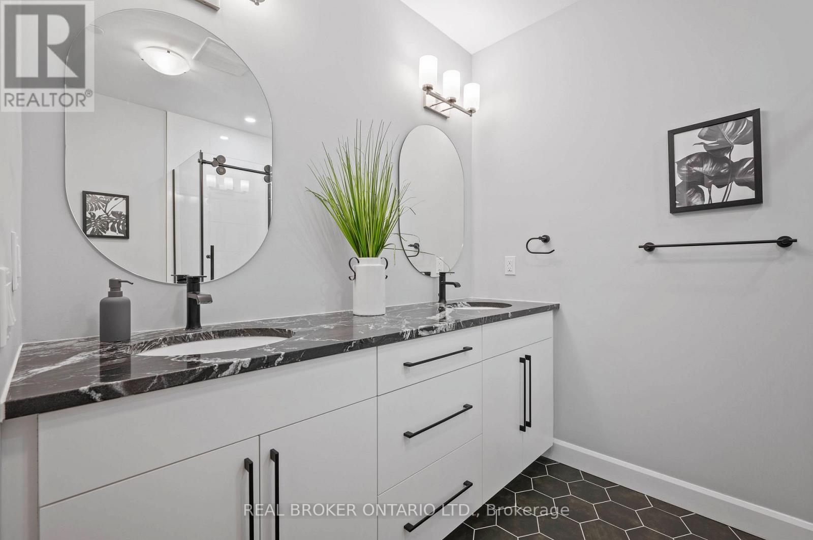 #207 51 DAVID STREET - 18