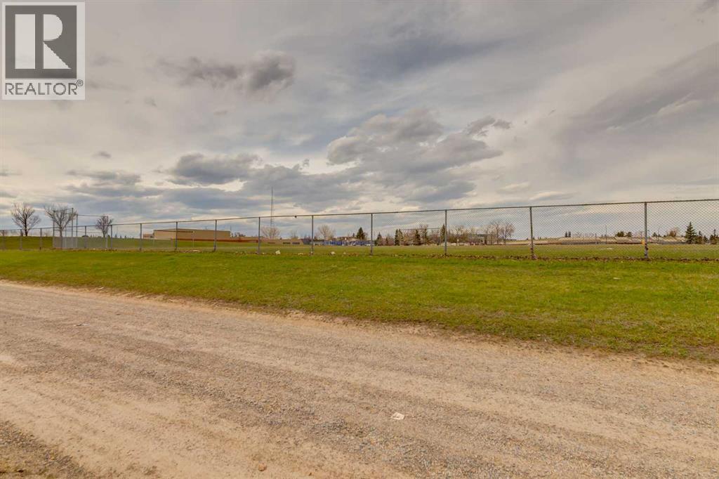 840 Raynard Crescent SE - 23