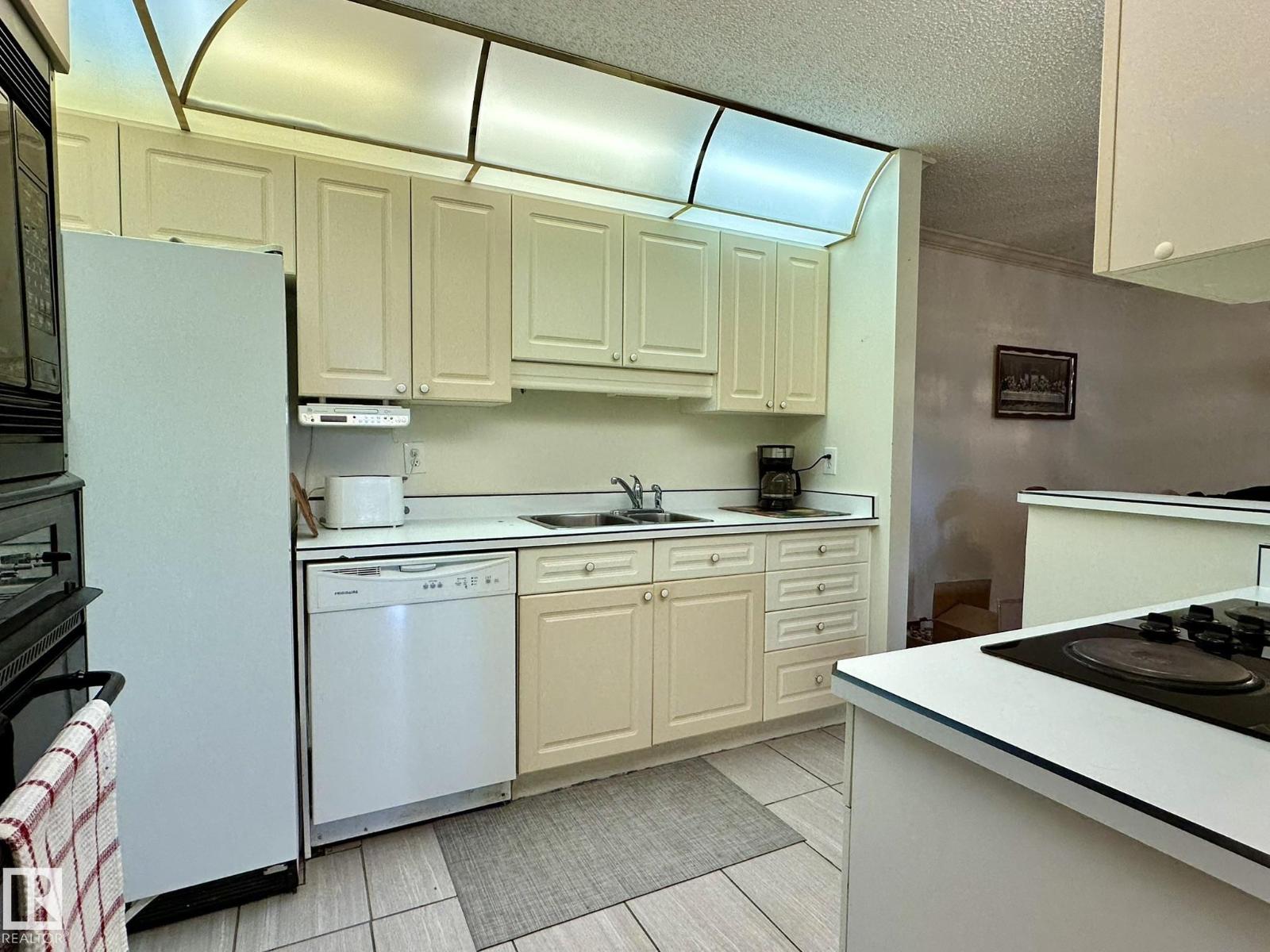 2304 151 AV NW, Edmonton