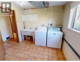 4688 Fernwood Ave, Powell River, BC V8A3L6 Photo 17