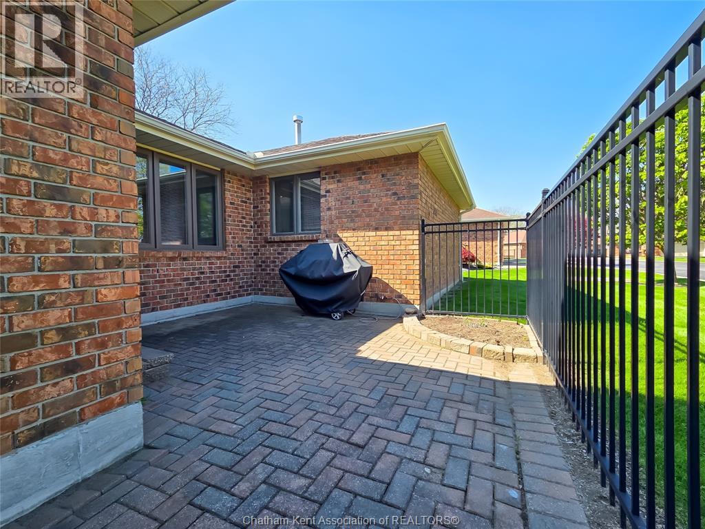 21 Earl DRIVE - 3