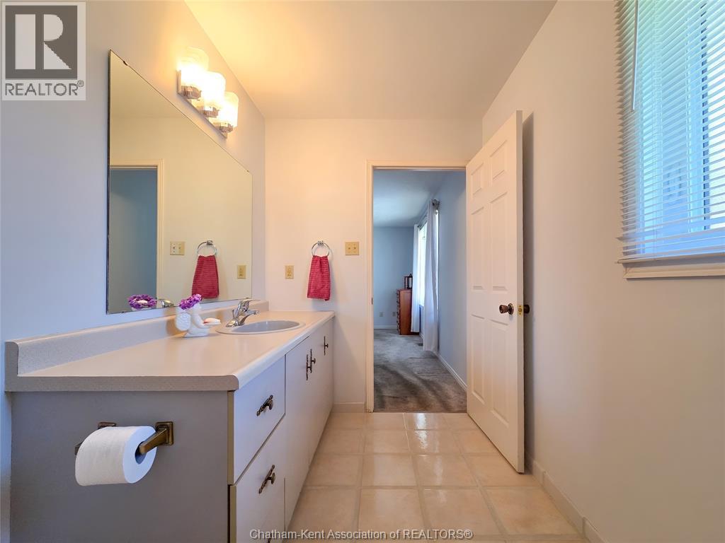 21 Earl DRIVE - 34