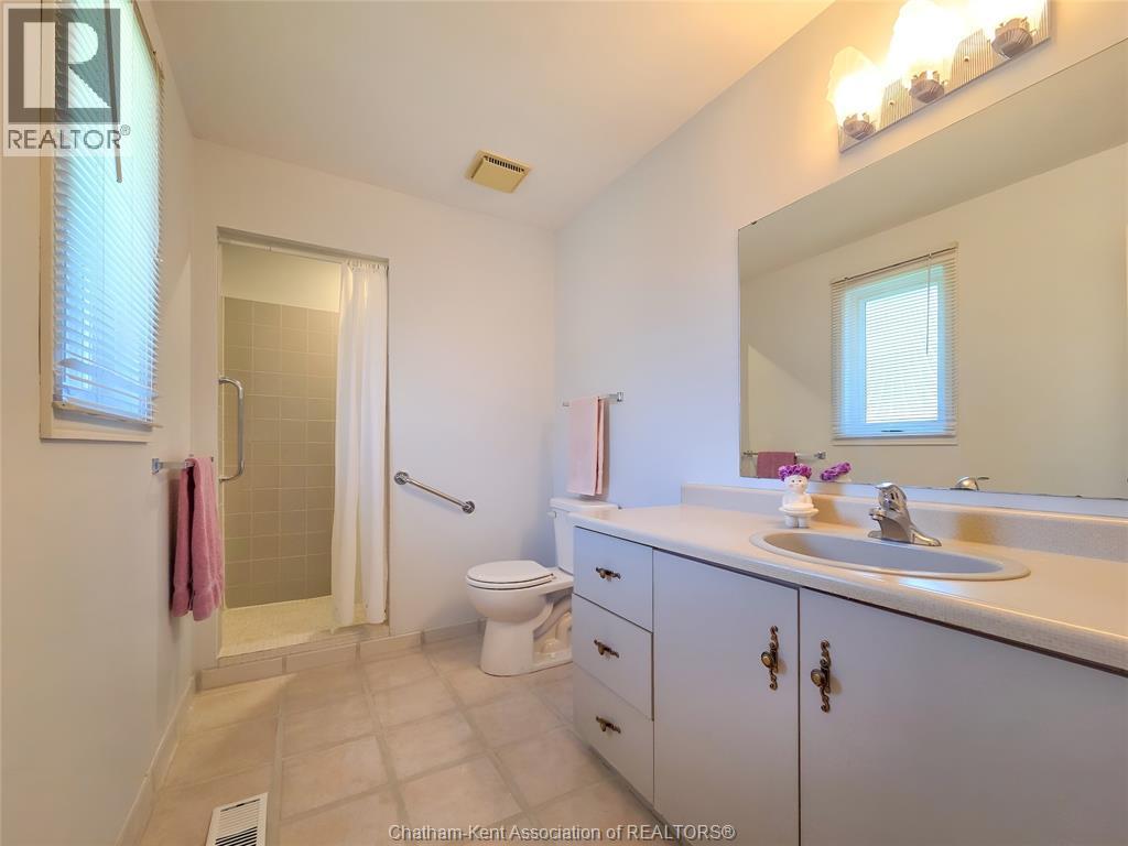 21 Earl DRIVE - 35