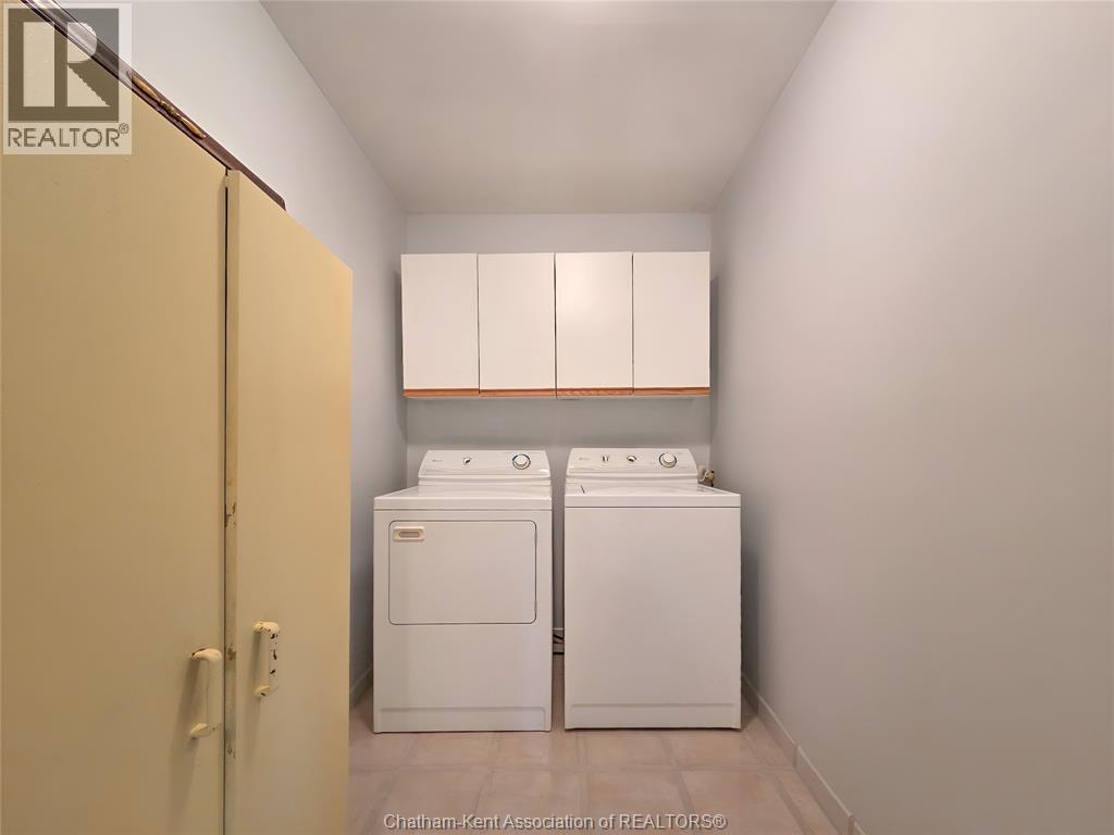 21 Earl DRIVE - 37