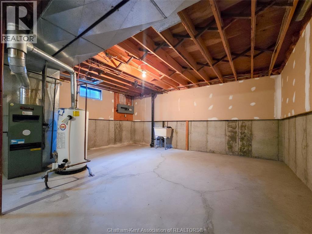 21 Earl DRIVE - 43