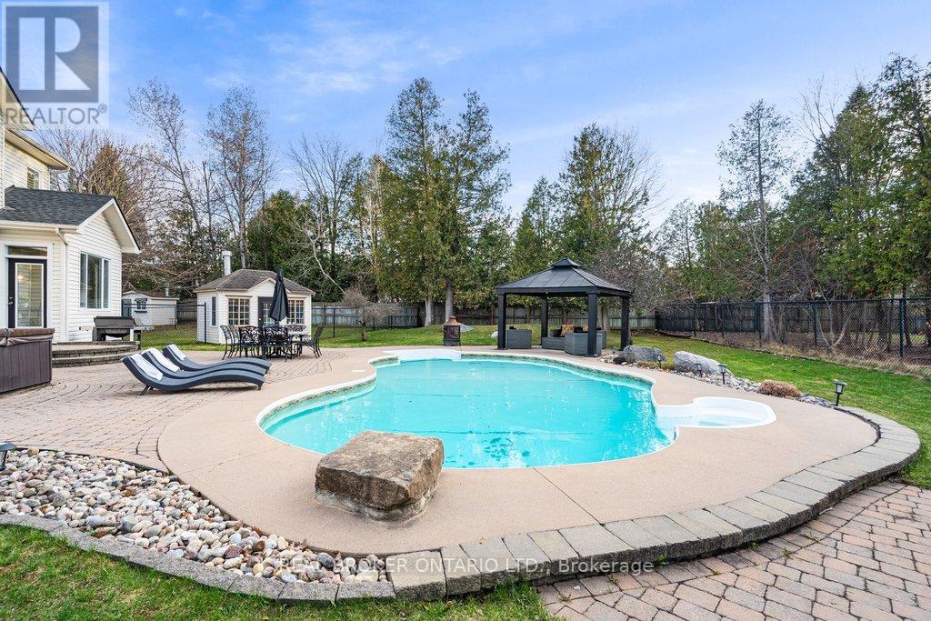 32 FELDSPAR CRESCENT - 44