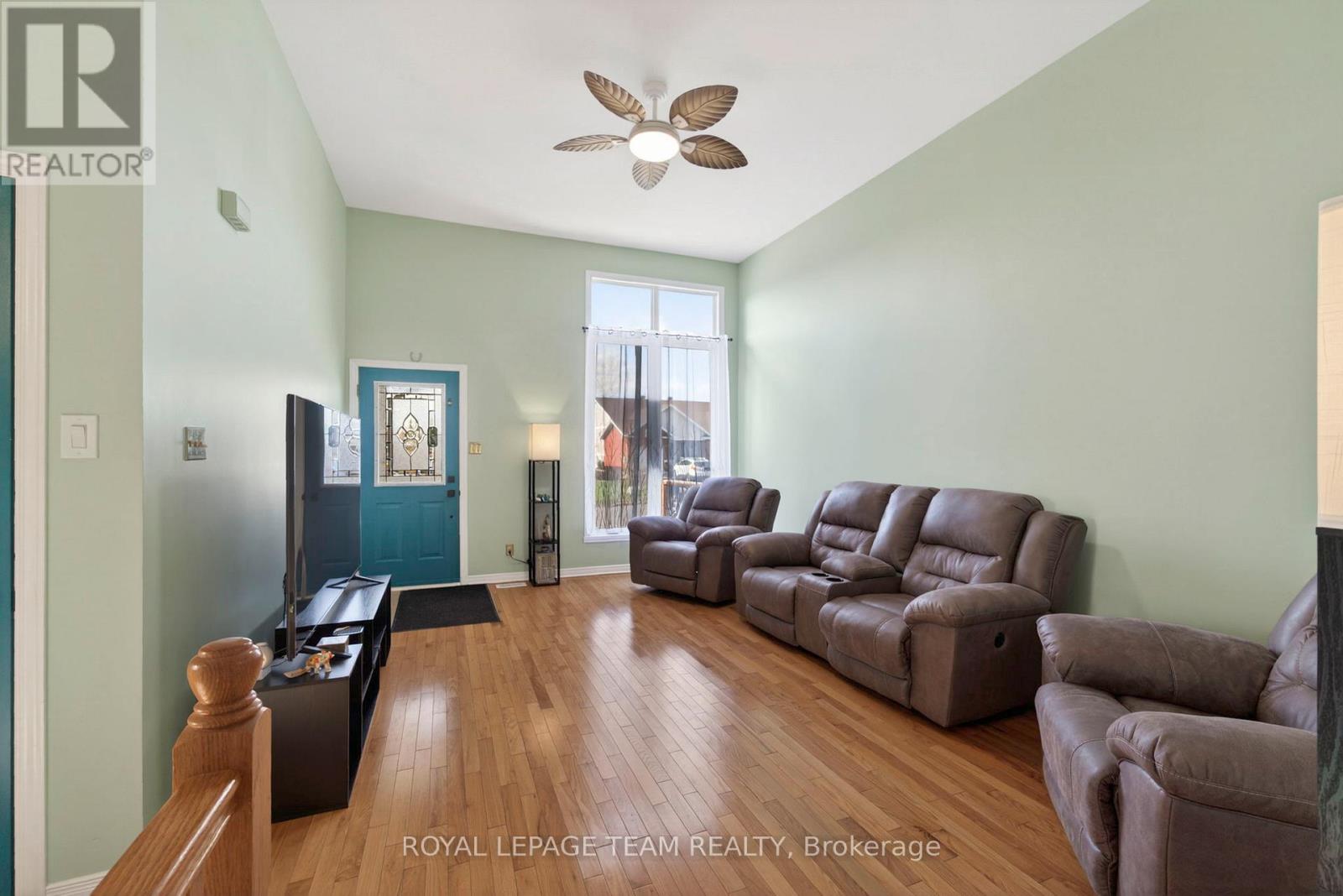 106 HEMLOCK CRESCENT - 5