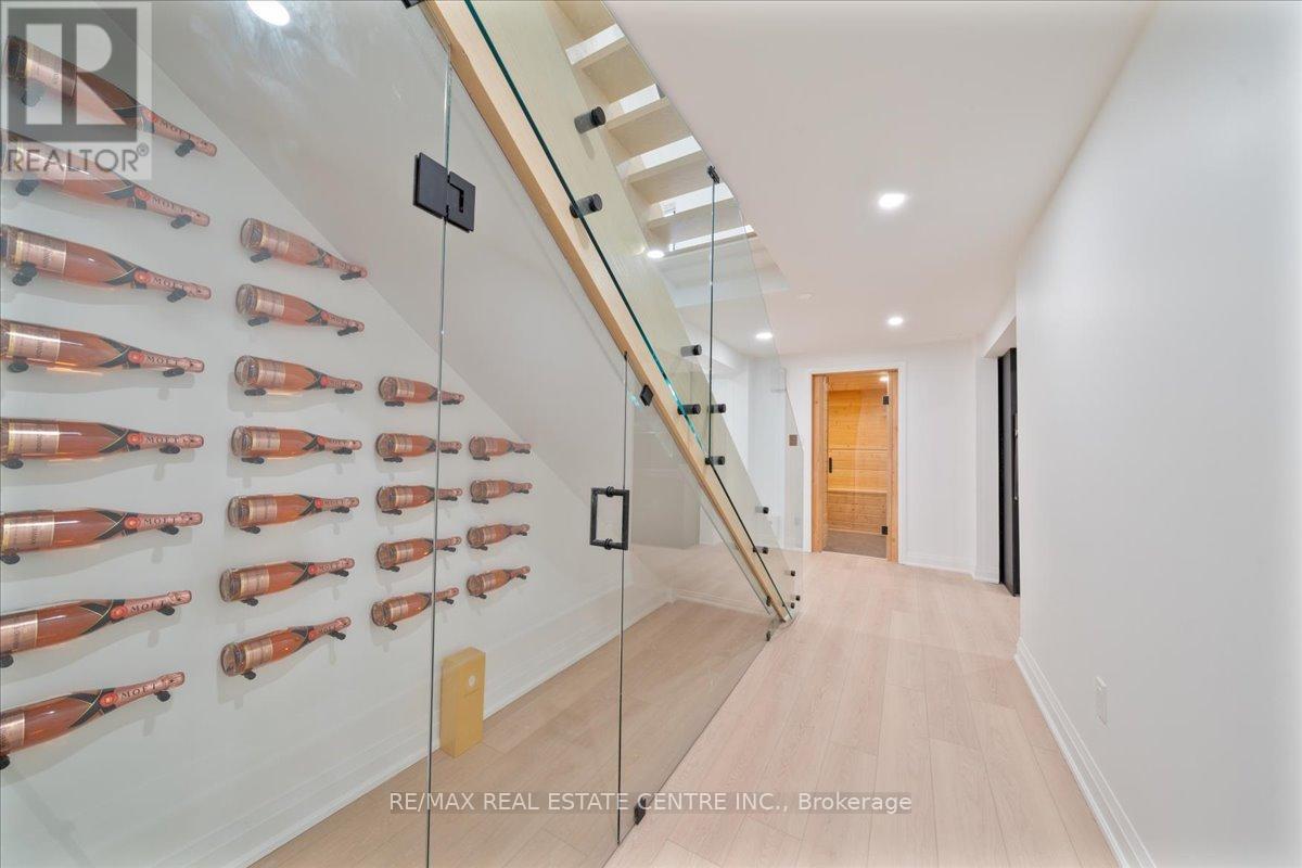 32 ELENA COURT - 18