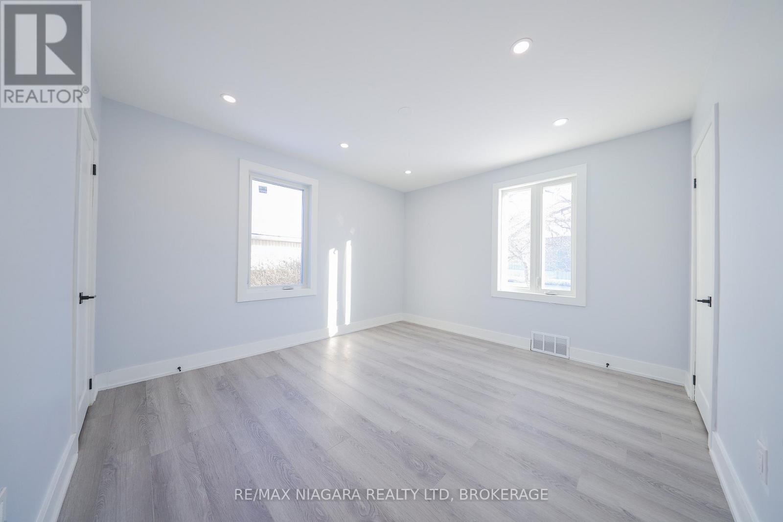 5 MEADOWVALE DRIVE - 13