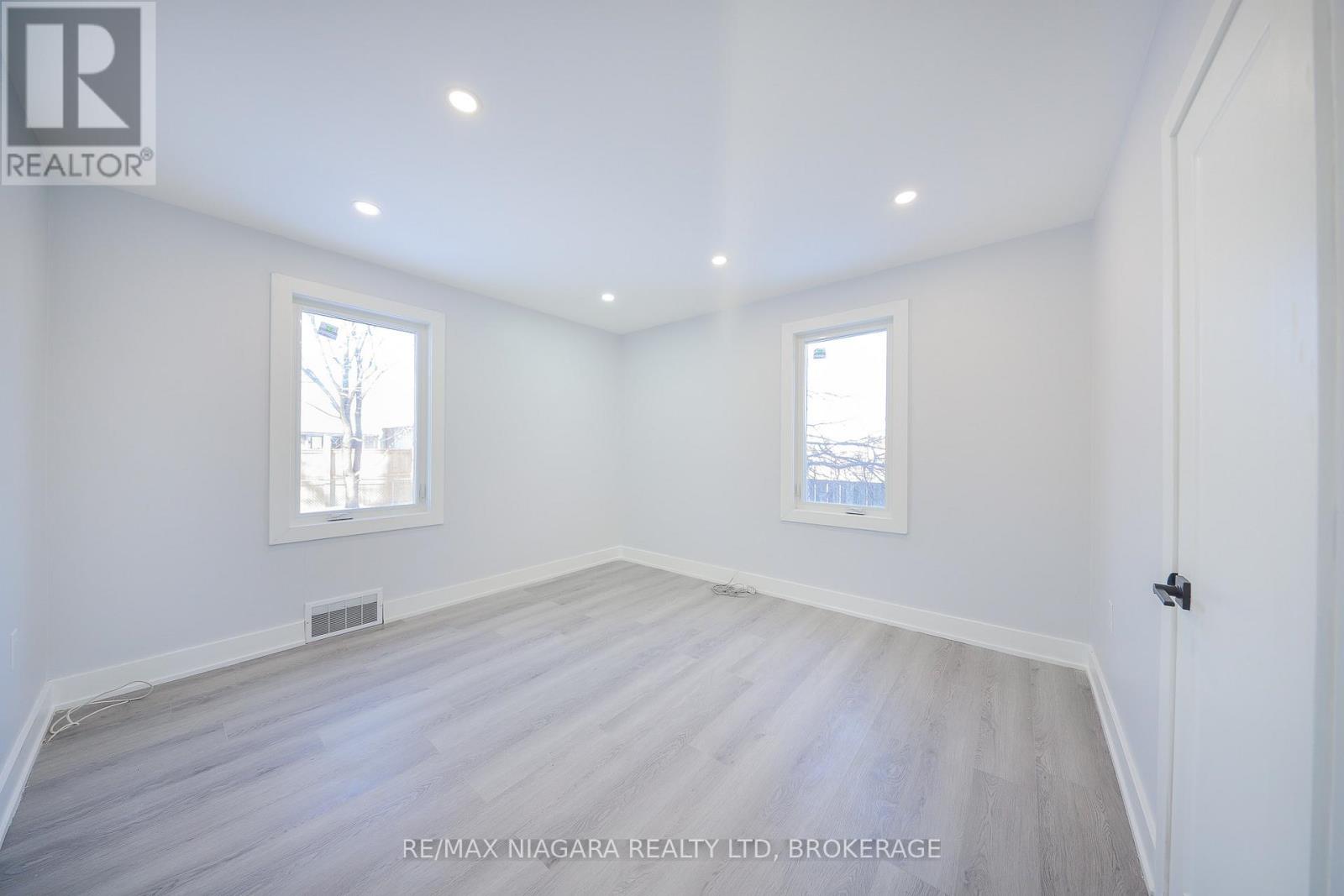 5 MEADOWVALE DRIVE - 14