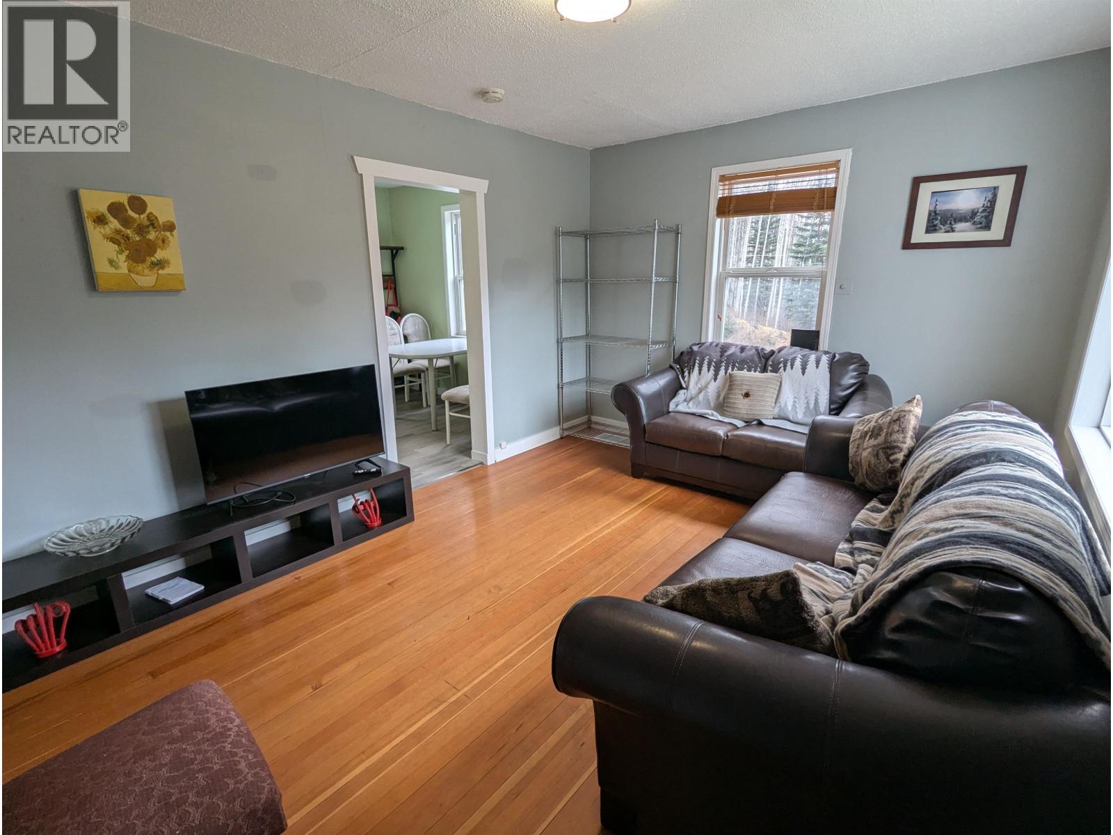 7074 KROEKER Road, Smithers
