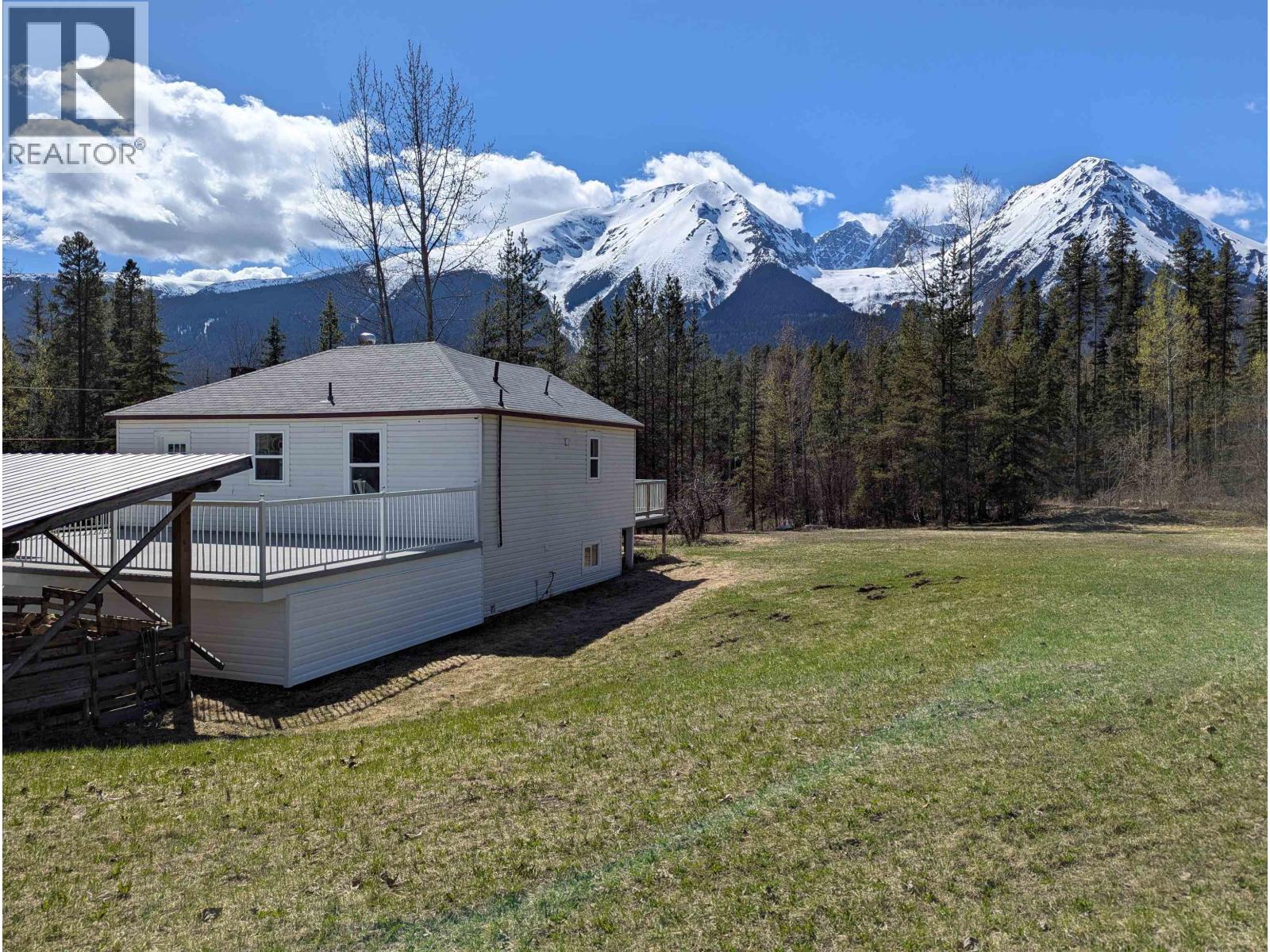 7074 KROEKER Road, Smithers