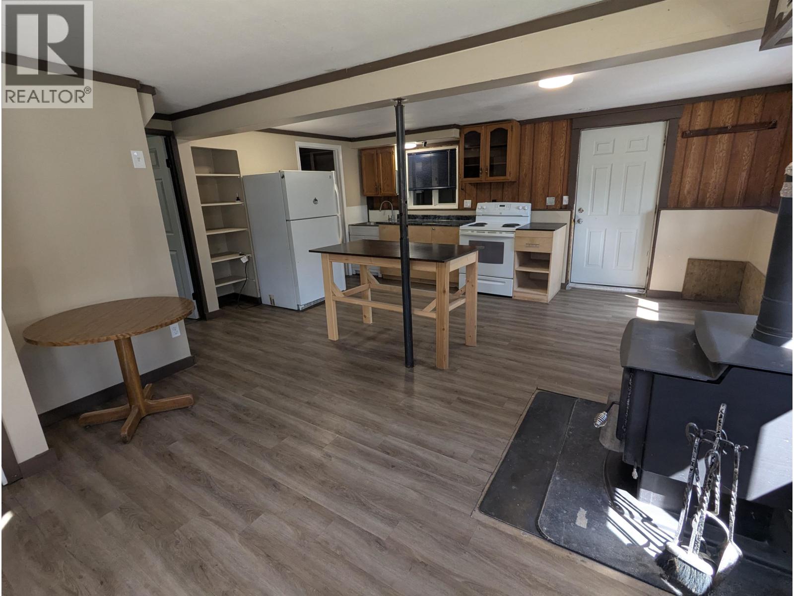 7074 KROEKER Road, Smithers