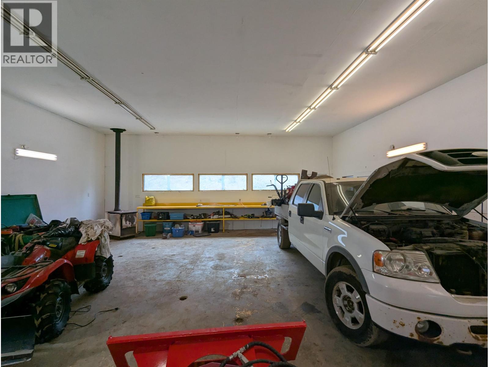 7074 KROEKER Road, Smithers