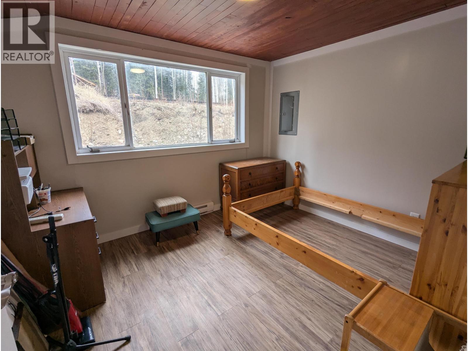 7074 KROEKER Road, Smithers