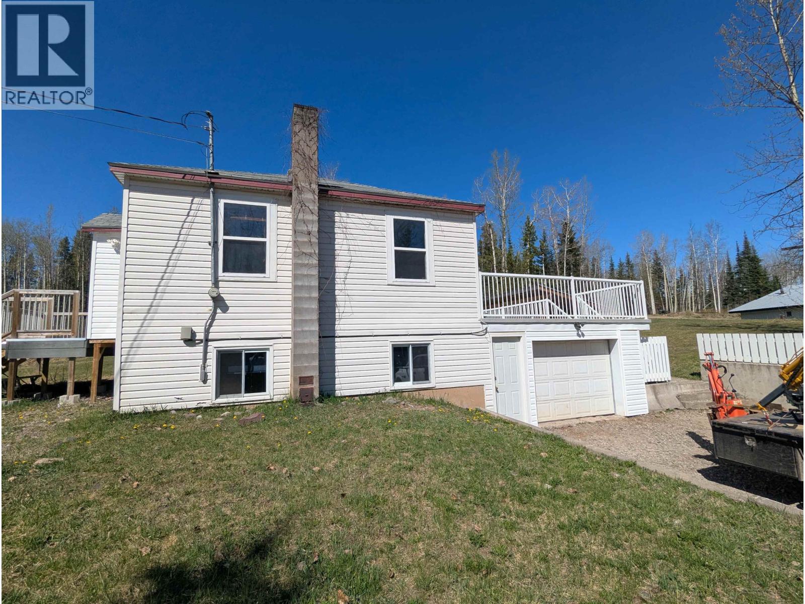 7074 KROEKER Road, Smithers