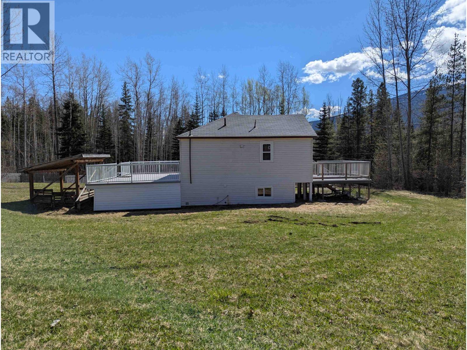 7074 KROEKER Road, Smithers