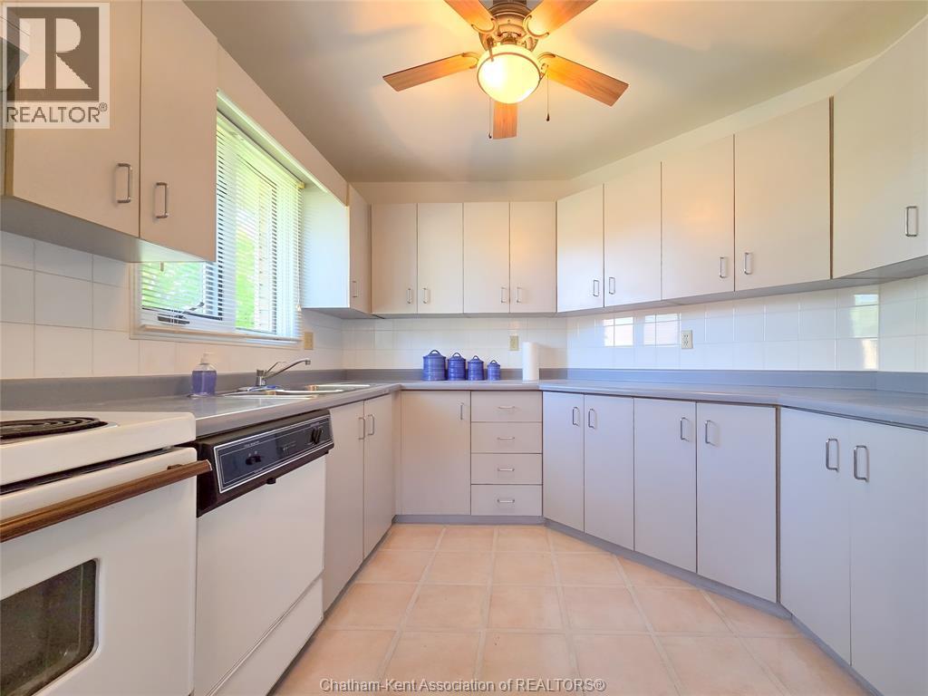 21 Earl DRIVE - 15