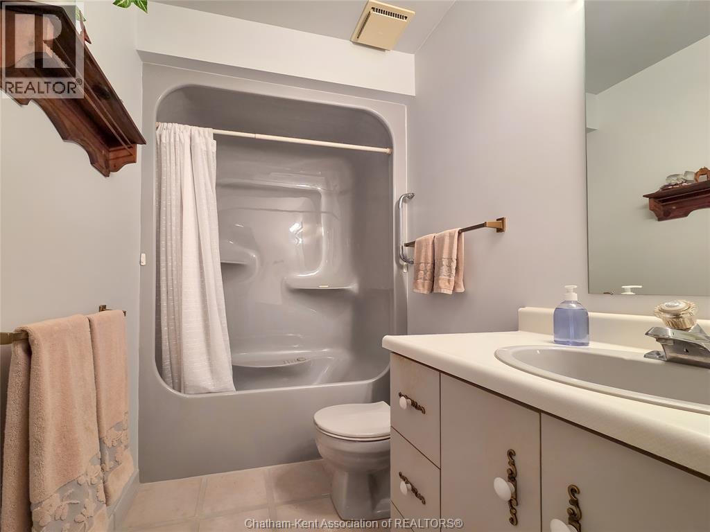 21 Earl DRIVE - 31