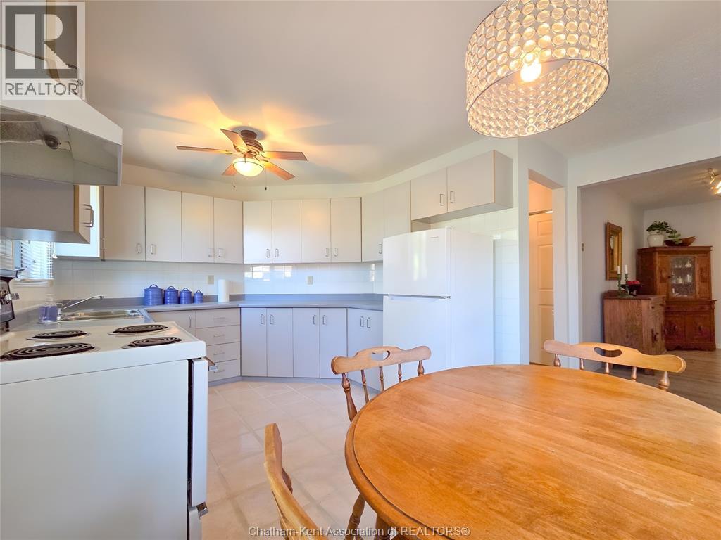 21 Earl DRIVE - 17