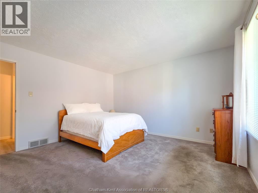21 Earl DRIVE - 27