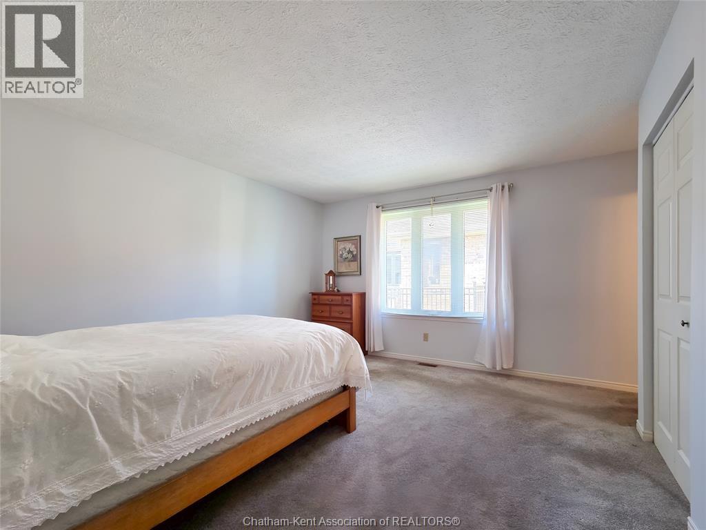 21 Earl DRIVE - 26