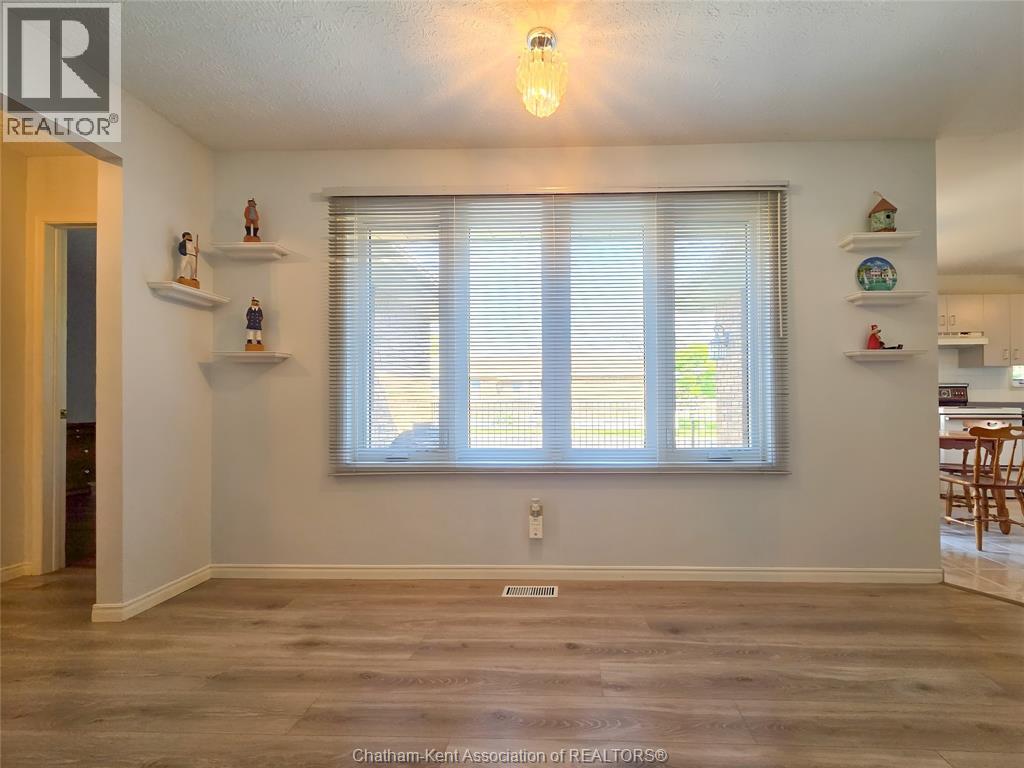 21 Earl DRIVE - 23