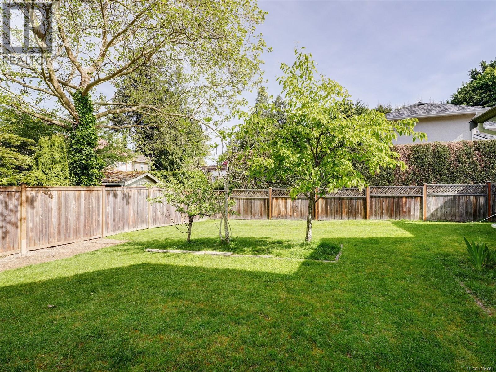  772 Wesley Court, Saanich