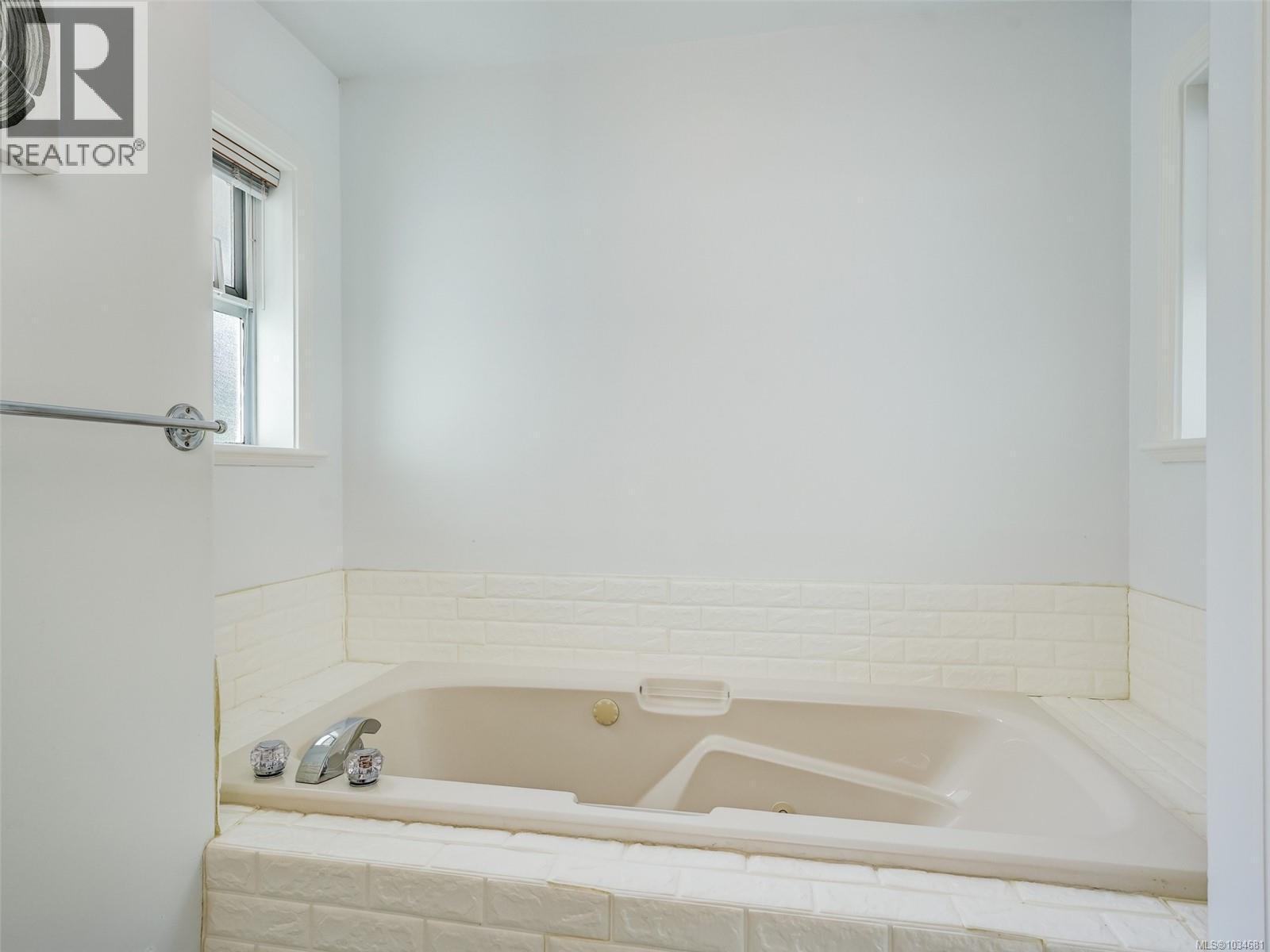 772 Wesley Court, Saanich