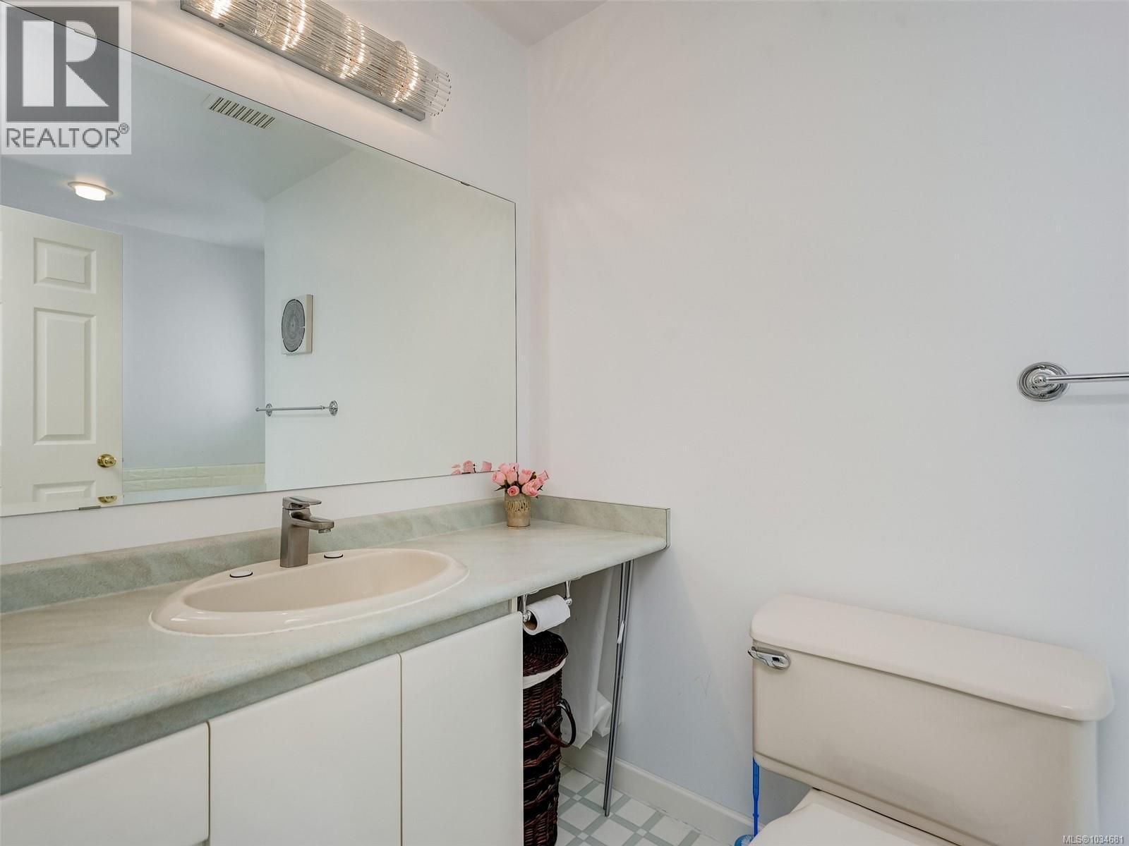  772 Wesley Court, Saanich