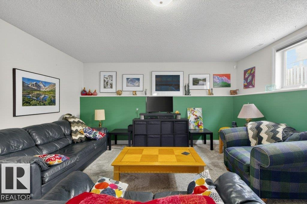 11686 15 AV NW, Edmonton