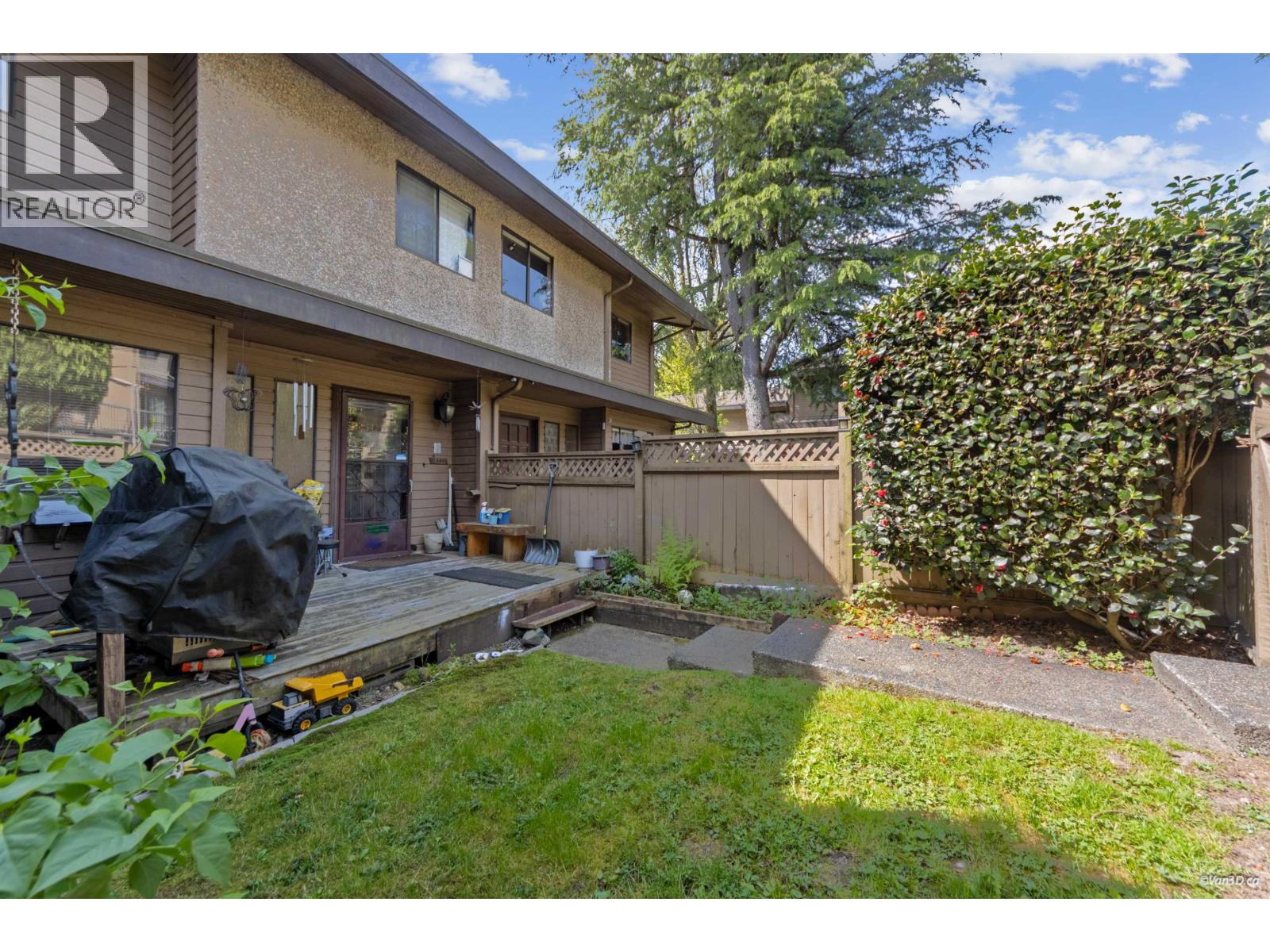6884 BROMLEY COURT