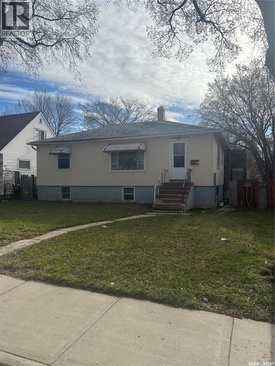 1133 Elphinstone STREET - 1