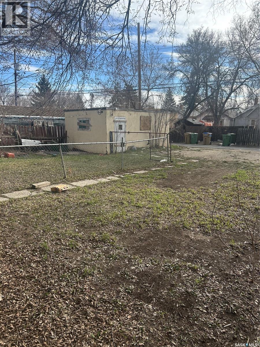 1133 Elphinstone STREET - 2