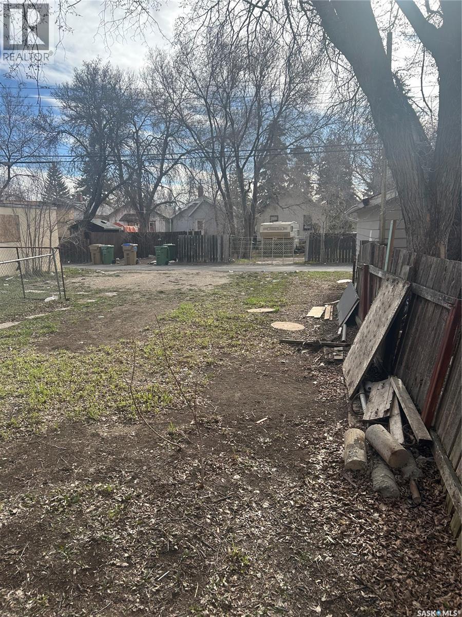 1133 Elphinstone STREET - 3