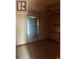 2pc Bathroom - 1133 Elphinstone Street, Regina, SK S4T3M2 Photo 8