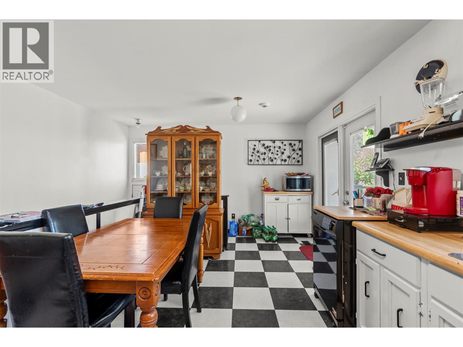3919 14 Street - 11