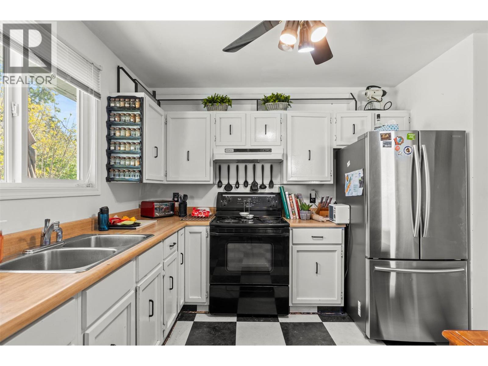 3919 14 Street - 9