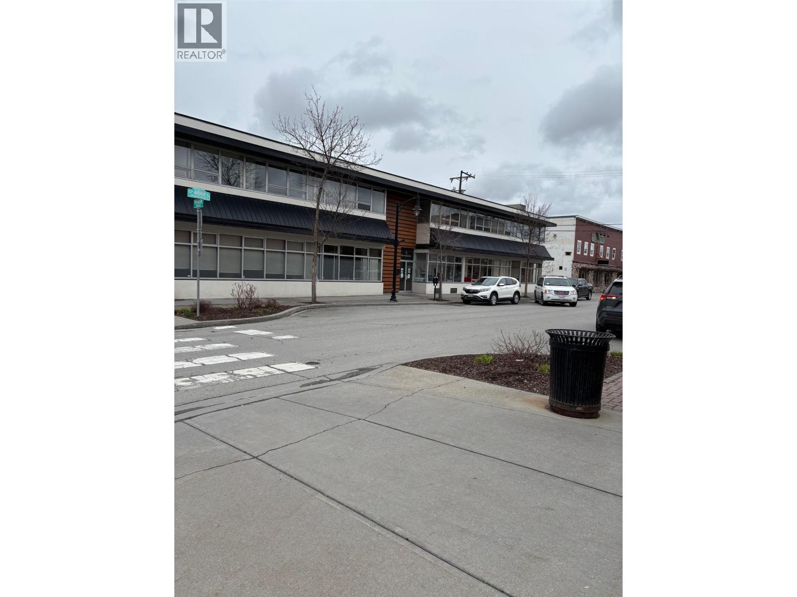  1001 Baker Street, Cranbrook