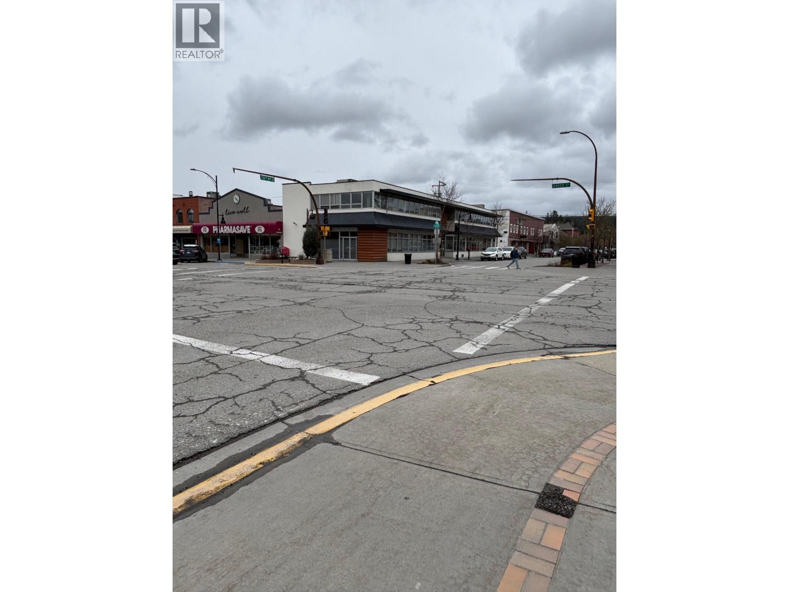  1001 Baker Street, Cranbrook