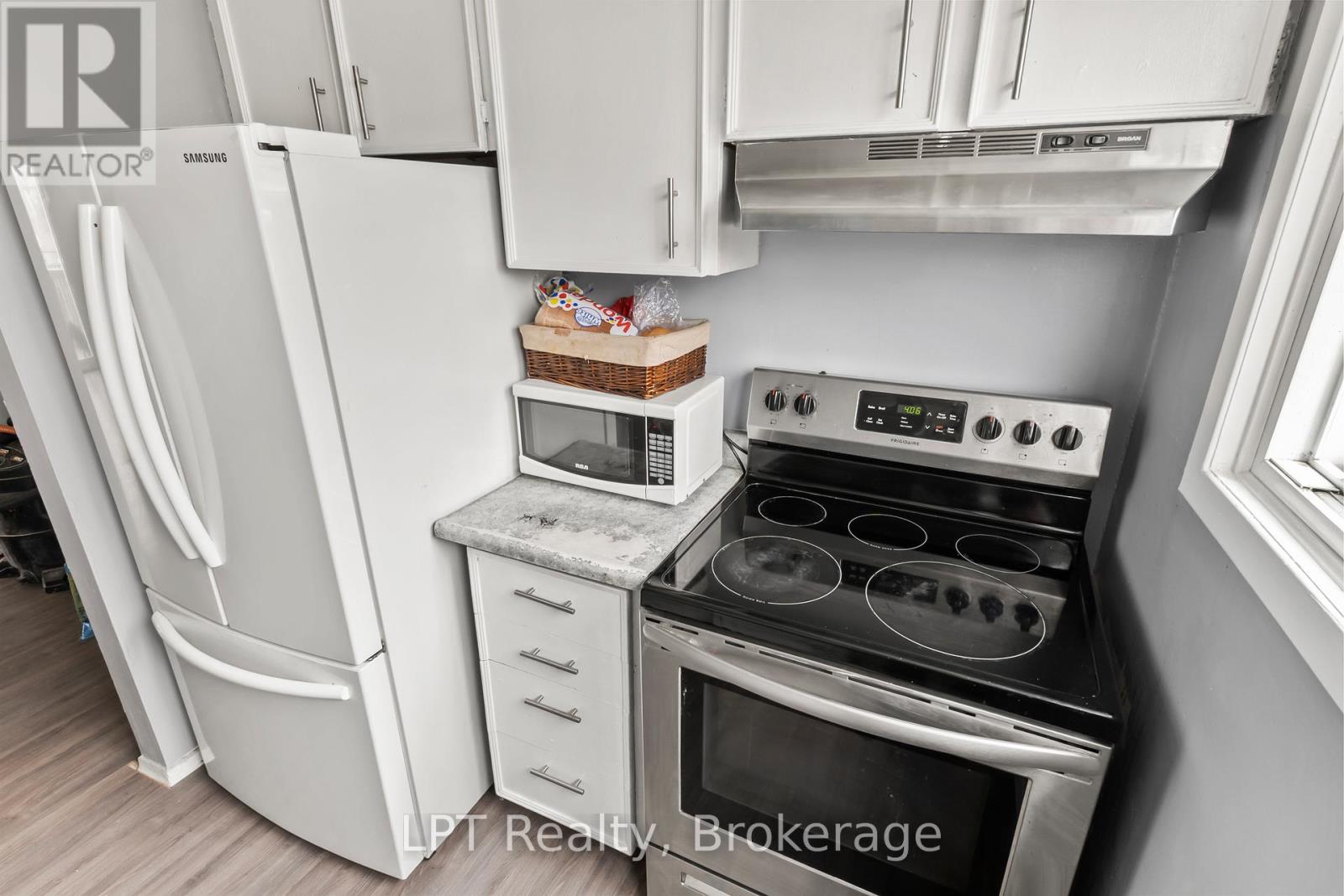 4 TIFFANY PLACE - 8