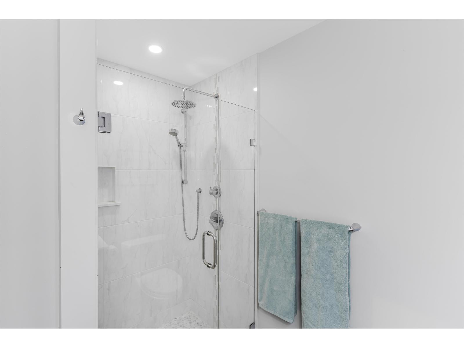 5 Bed, 3 Bath House for Sale in Surrey – 2254 154A STREET, Surrey - Image 4
