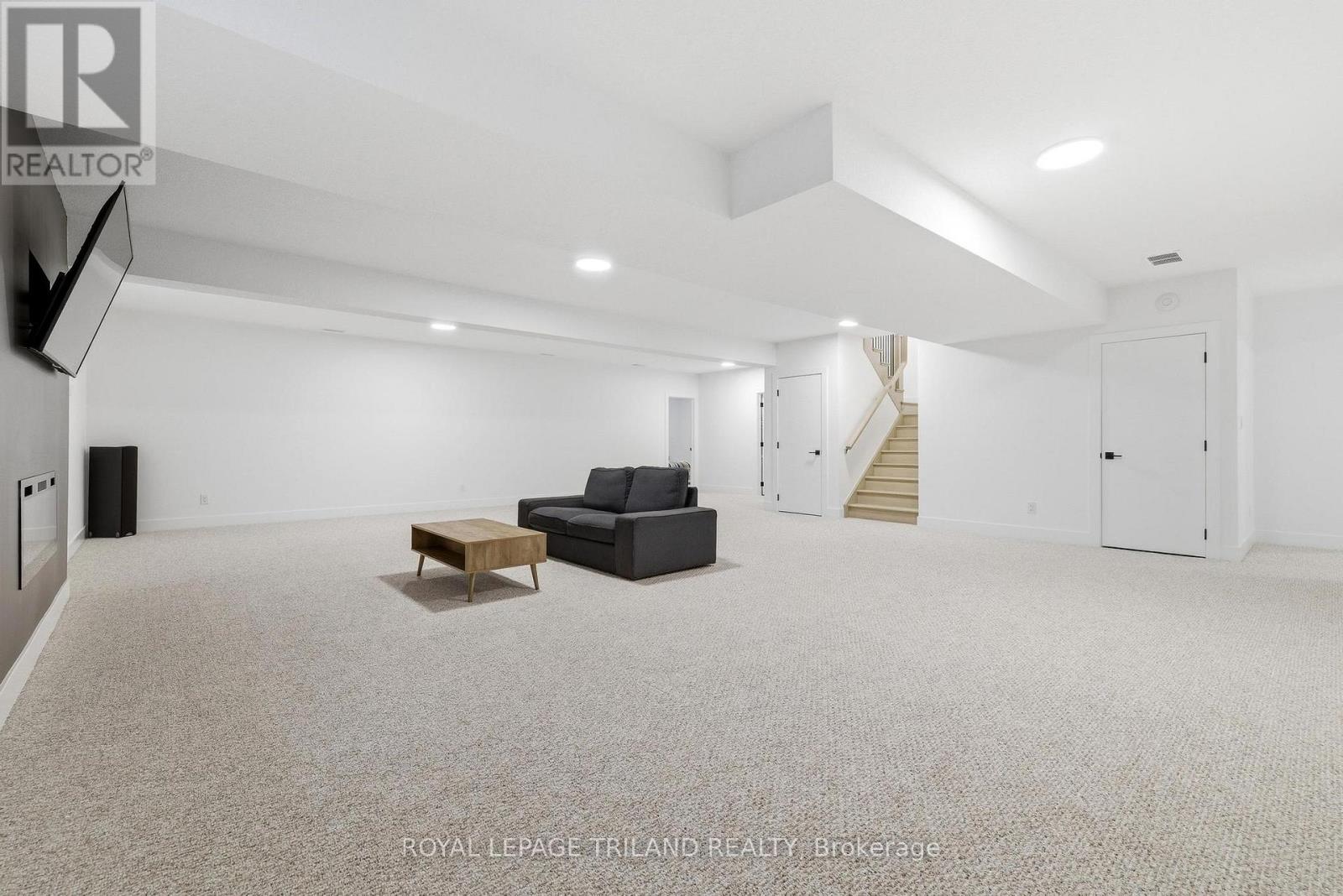 62 AVERY PLACE - 23