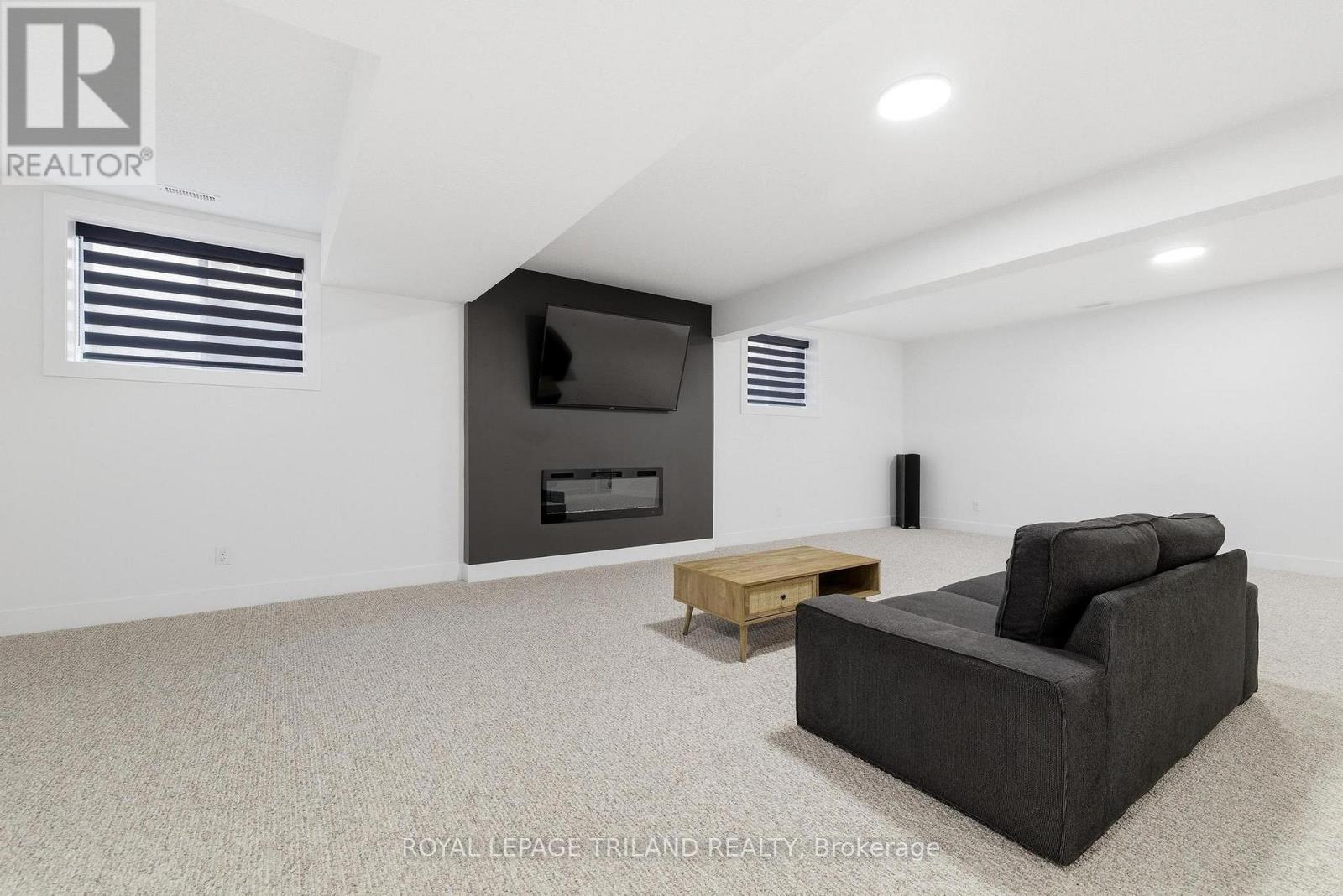 62 AVERY PLACE - 24