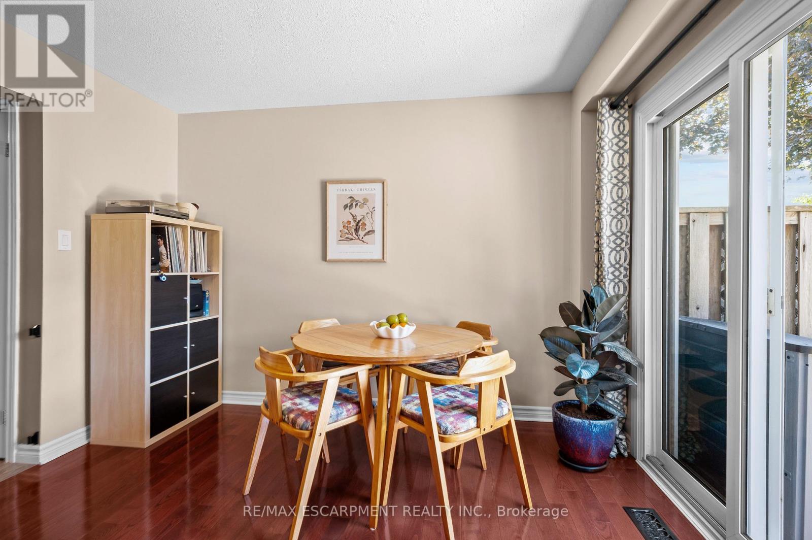 #12 610 BARTON STREET - 12