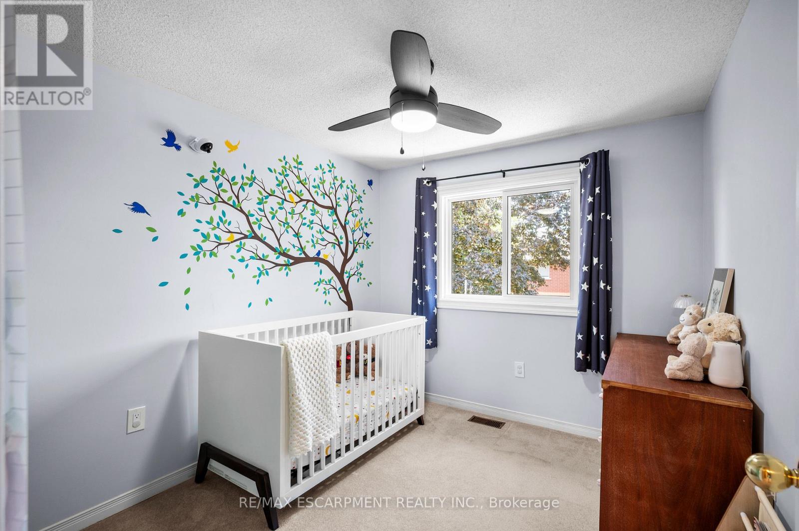 #12 610 BARTON STREET - 15