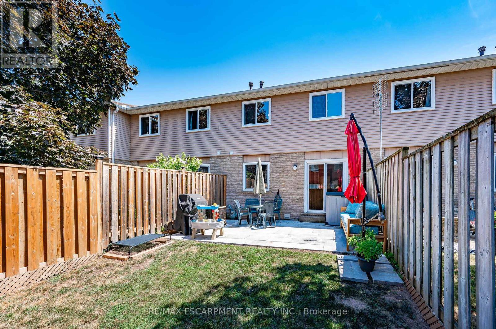 #12 610 BARTON STREET - 19