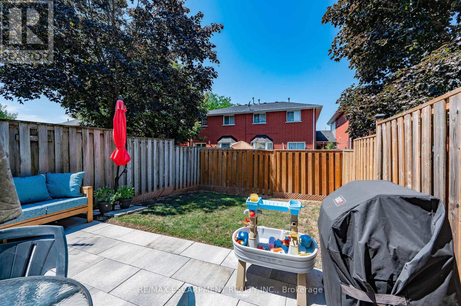 #12 610 BARTON STREET - 21
